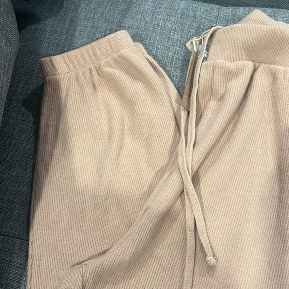 Skims Waffle Jogger - Picture 2 of 3